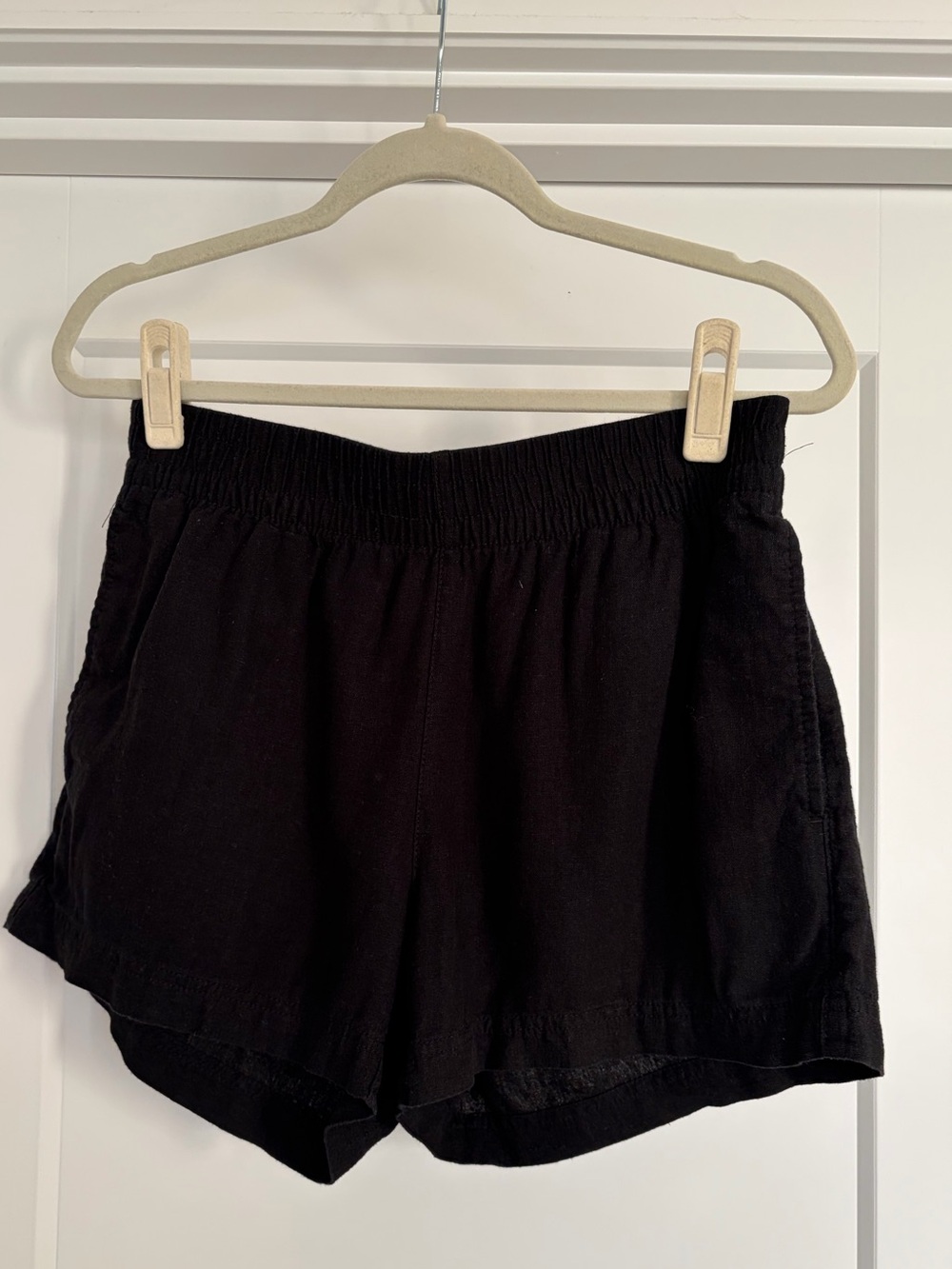 Old Navy Linen Blend Black Elastic-Waist Pull on Shorts, medium